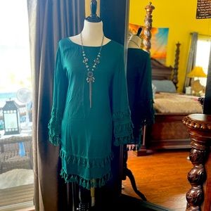 Tasseled sheath with versatility